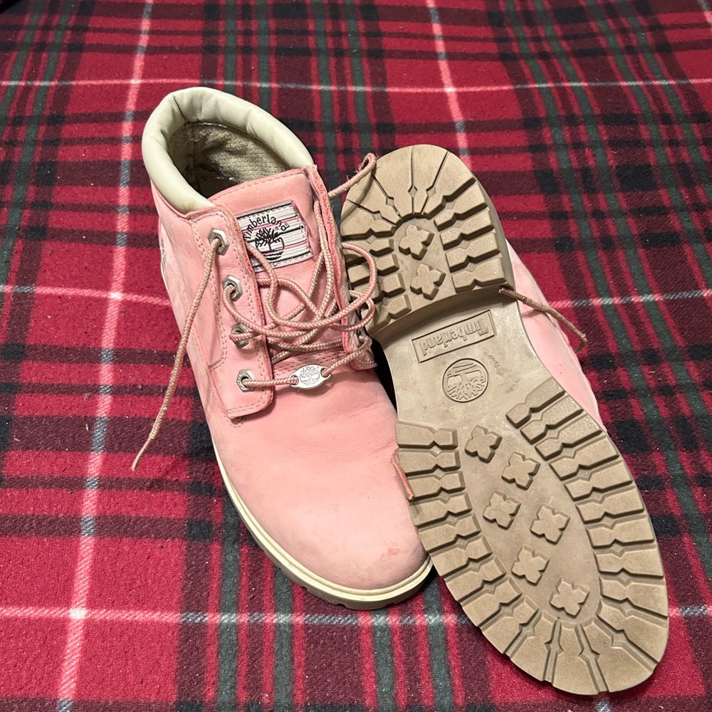 Ladies pink Timberland lace up boot